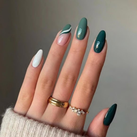 *BOGO* Green & White Press-on Nails - Picture 1 of 6